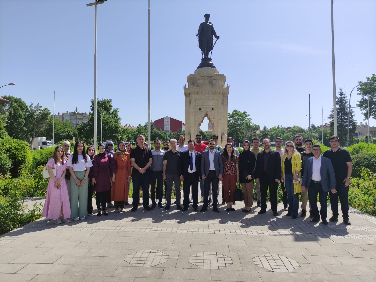 1 Haziran Gözlükçüler ve Optisyenler Günümüz Kutlu Olsun..